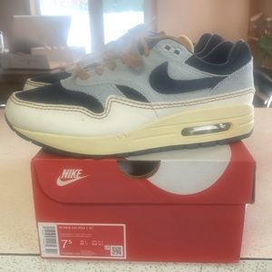 Nike Air Max 1 ‘87, aura/midnight navy pal ivory
